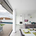Villa Olive Gold, Luxury And Brand New 2bdr With Private Pool