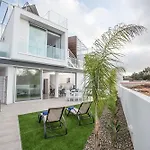 Olive Gold, Luxury And Brand New 2bdr With Private Pool