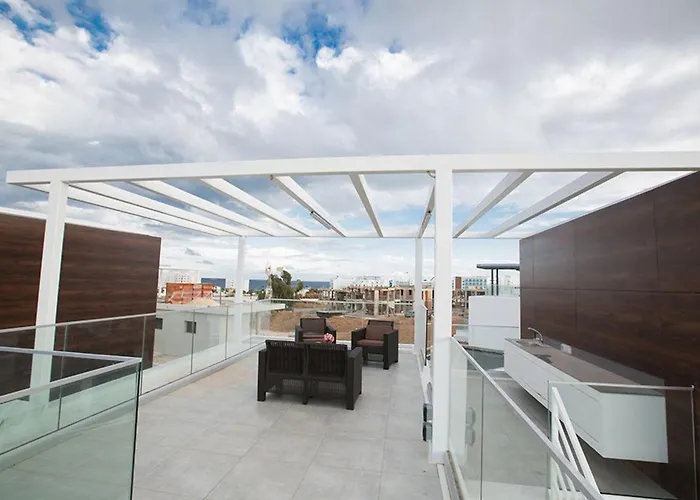 Olive Gold, Luxury And Brand New 2bdr With Private Pool