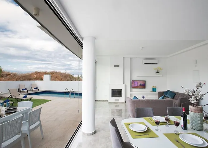 Villa Olive Gold, Luxury And Brand New 2bdr With Private Pool