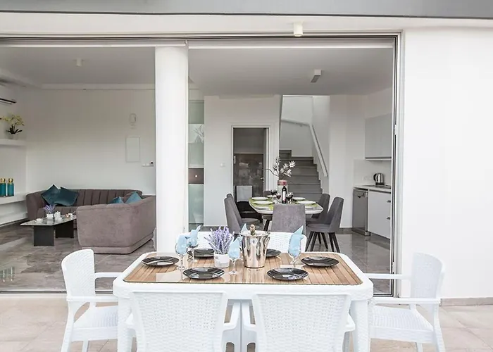 Olive Gold, Luxury And Brand New 2bdr With Private Pool * Protarász