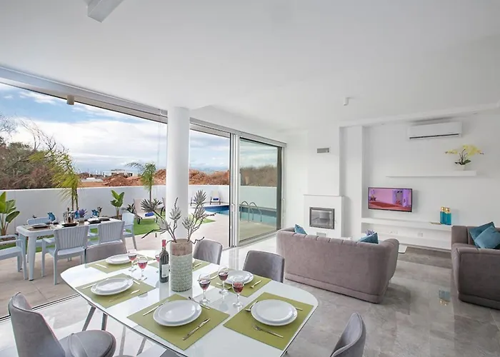 Villa Olive Gold, Luxury And Brand New 2bdr With Private Pool Protarász